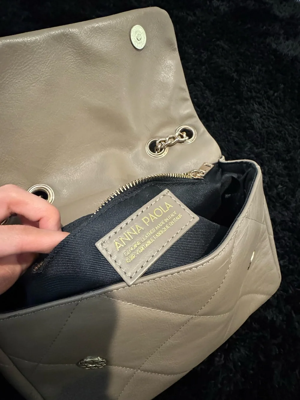 Italian made: Quilted Chain-Handle Shoulder Bag